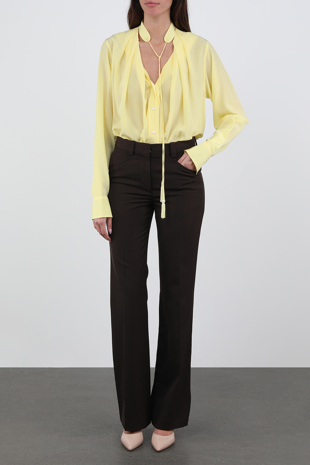 מכנסיים מתרחבים גבוהים בגוון שחור